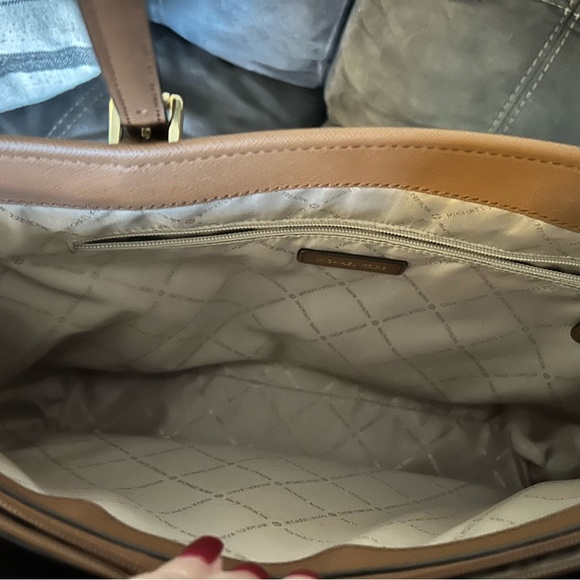 Michael Kors Gently used Laptop Bag - 18” X 16” Logo - Picture 3 of 7